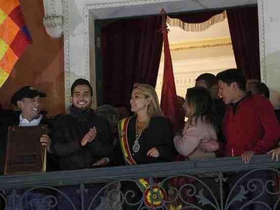 Сбежавшего Моралеса сменила женщина: президентом Боливии стала Жанин Аньес