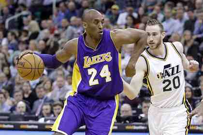 Коби Брайант (слева)