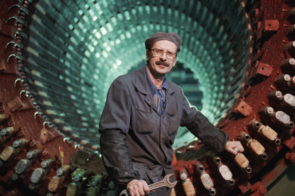 Передовой обмотчик, ударник коммунистического труда Юрий Павлович Сторожев. 1966 год.