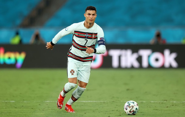 Роналду - лучший бомбардир в истории сборных