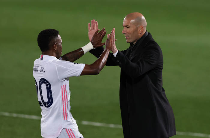 Зинедин Зидан благодарит Винисиуса за игру