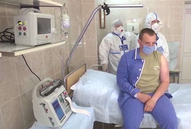 Вакцинация добровольцев против коронавируса