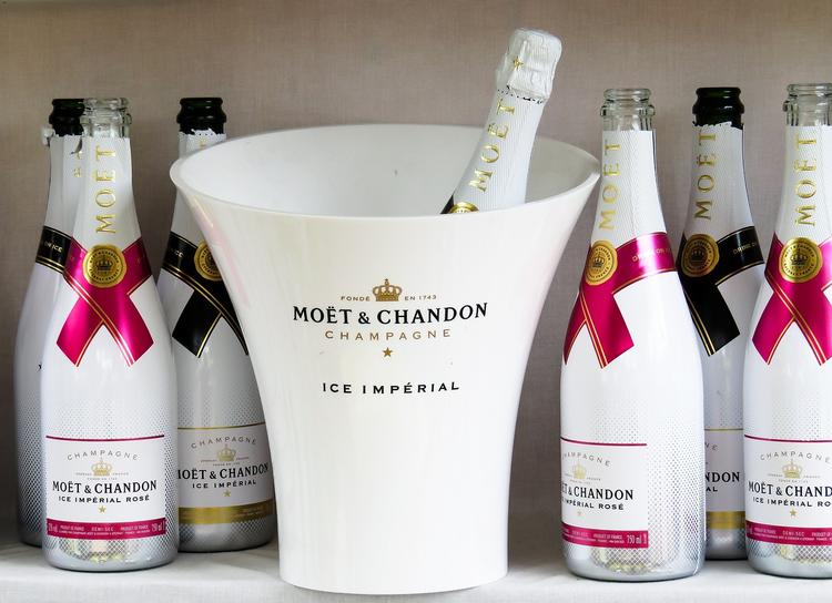 Emirates получила еще один эксклюзив — Moët & Chandon на борту