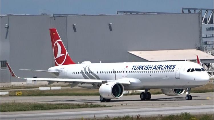 Airbus A321neo Turkish Airlines вернулся в Стамбул из-за отказа двигателя