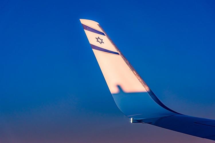 Израиль заменил двухнедельный гостиничный карантин на домашний, но с отслеживающим браслетом