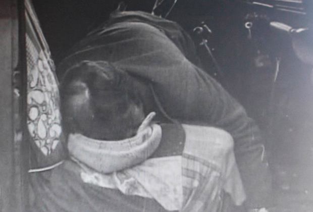 Тело убитого налетчиками шофера Виктора Салина