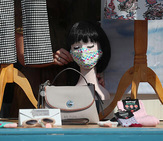 Появление новых штаммов коронавируса снова ослабило экономику Европы: Госэкономика: Экономика: Lenta.ru