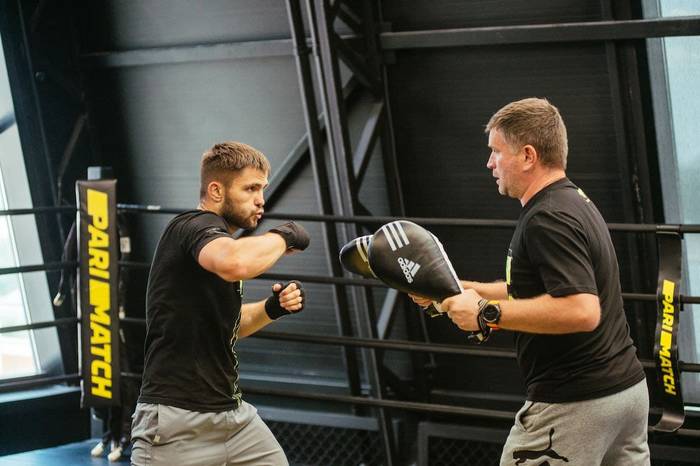 Дмитрий Митрофанов во время тренировки / Фото Марины Банделюк