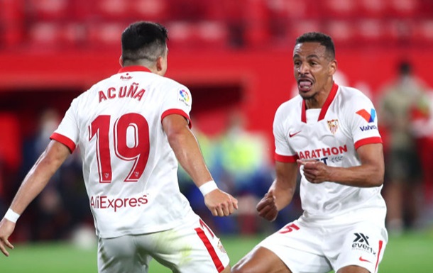 Гол Акуньи принес Севилье победу над Атлетико