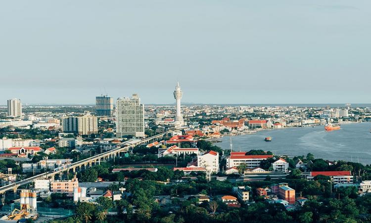 Власти Таиланда вновь смягчили ограничения по COVID-19 в большинстве провинций страны