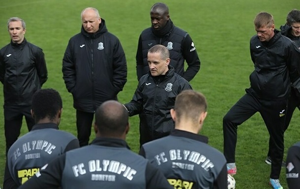 Олимпик представил игрокам нового тренера