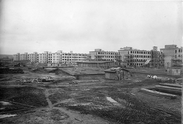 Автозаводский район Нижнего Новгорода начал строиться в 30-х годах ХХ века
вместе с заводом