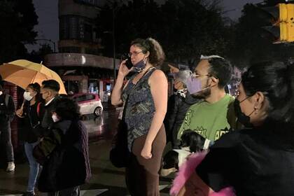 Жители Мехико пережидают землетрясение