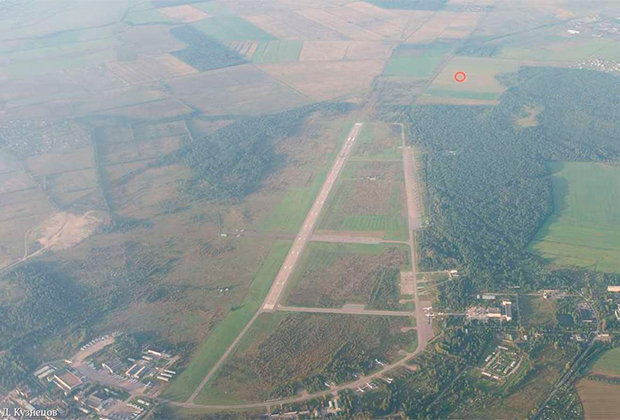 Военный аэродром Пушкин. Красным отмечено место крушения Ту-104