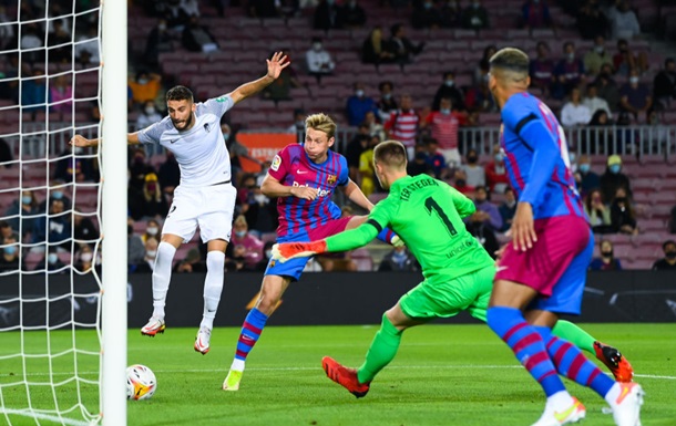 Барселона вырвала ничью у Гранады