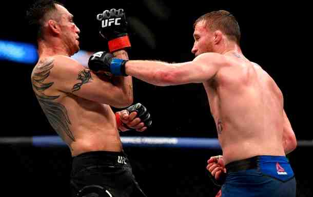 Стало известно, сколько заработали Фергюсон и Гэтжи на UFC 249