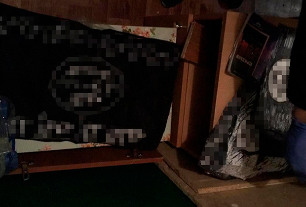 Вышитый флаг ИГ, найденный в ИК-2 (Калмыкия)