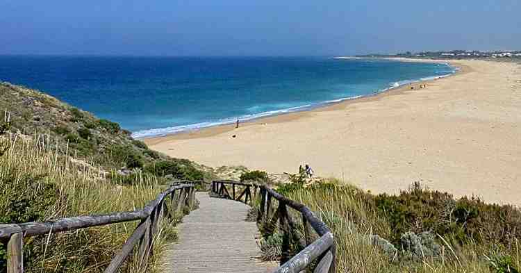 Испанские курорты вопреки мрачным прогнозам готовы открыться 15 июня 