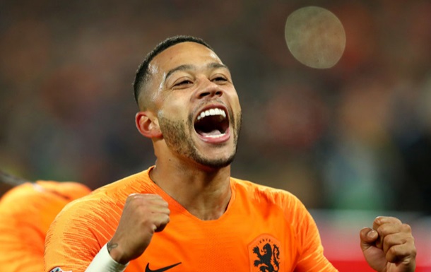 Барселона объявила о трансфере Депая