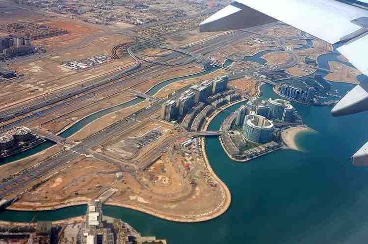 Туристы, прилетающие в ОАЭ на Etihad Airways, теперь обязаны носить электронные браслеты