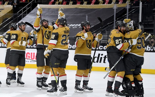 НХЛ: Бостон в напряженном матче уступил Филадельфии, Вегас уничтожил Сент-Луис