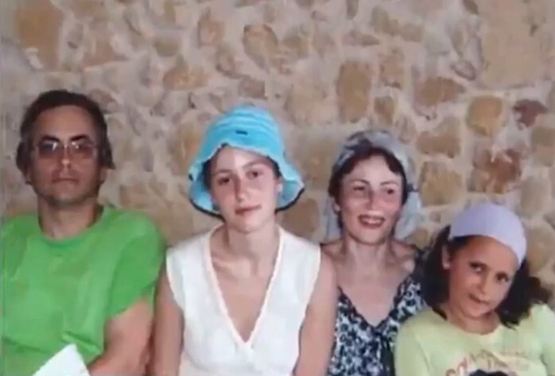 Александр Земченков (крайний слева) с женой и детьми