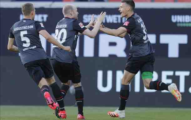 Вердер сохранил место в Бундеслиге