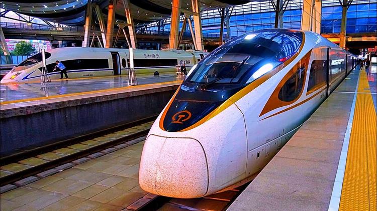 Самую глубокую станцию скоростной железной дороги в мире открыли под Великой Китайской стеной
