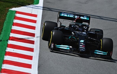 Хэмилтон выиграл 100-й поул в карьере, победив в квалификации Гран-при Испании