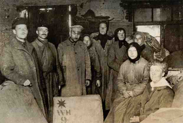 На квакерском складе в Москве. 1920-1921 годы