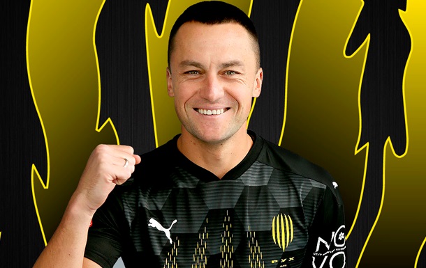 Карасюк вернулся в Украину и подписал контракт с Рухом