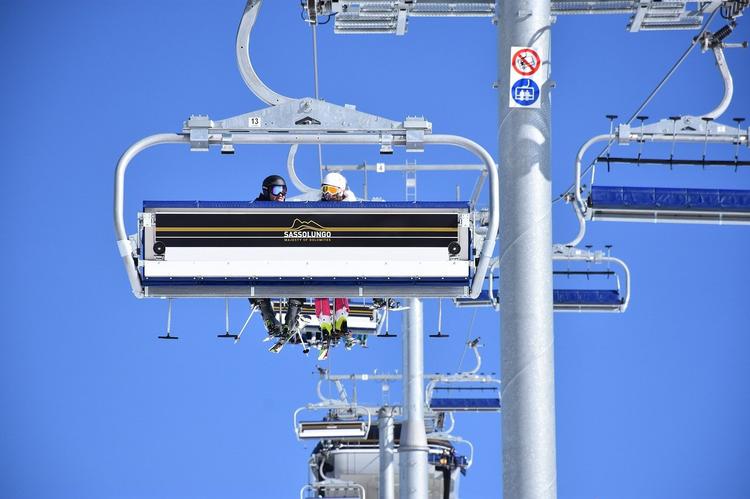 Италия вводит полную вакцинацию для отелей, горнолыжных подъемников, поездов и ресторанов