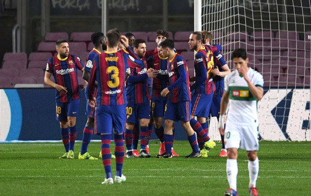 Дубль Месси помог Барселоне разгромить Эльче