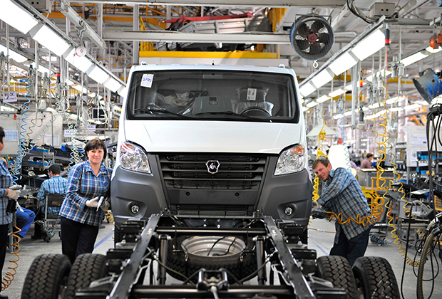 Легкий коммерческий автомобиль «ГАЗель NEXT» на конвейере