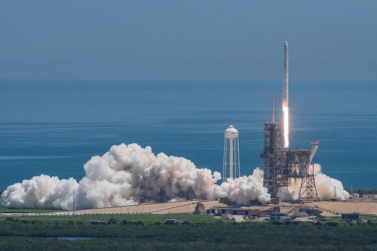Почему запуск ракеты SpaceX Илона Маска отложили за несколько секунд до старта?