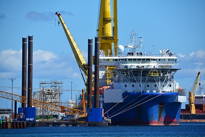 Российское краново-монтажное трубоукладочное судно «Академик Черский»