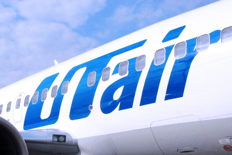 Авиакомпания Utair подготовила новогоднее меню с бонусами и подарками для пассажиров