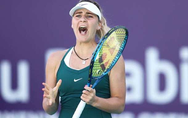 Костюк показала, как на строгом карантине тренируется в номере отеля