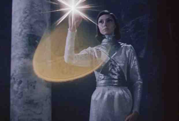 Елена Метелкина в роли Полины в фильме «Гостья из будущего», 1984