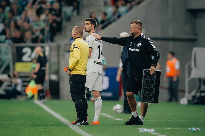 Игорь Харатин выходит на поле