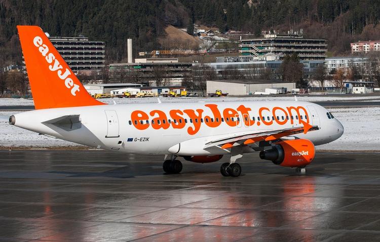 EasyJet отказала пассажирам в компенсации из-за снега на полосе в августе