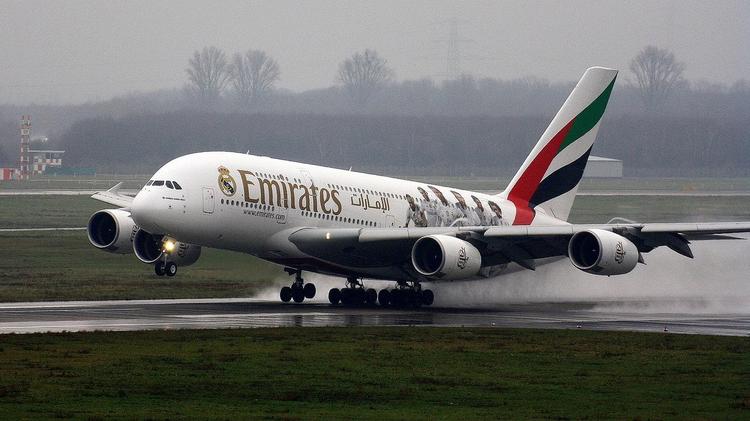 Переполненный самолет Emirates совершил 14-часовой полет в никуда