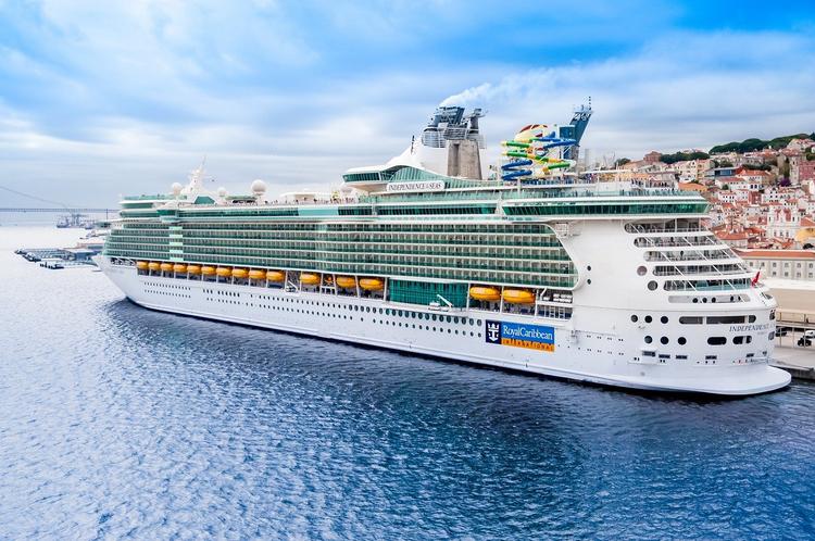Компания Royal Caribbean отменила 4 круиза из-за распространения «Омикрона»