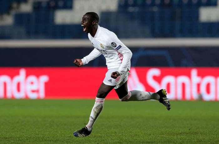 Ферлан Менди празднует гол