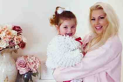 Джиджи Хоббс и Софи Ховард