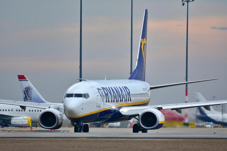 Ryanair поднимет зарплату своим ирландским пилотам до докризисного уровня