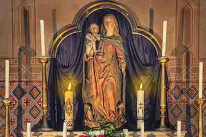 Статуя Девы Марии с младенцем Иисусом, Мюнхен