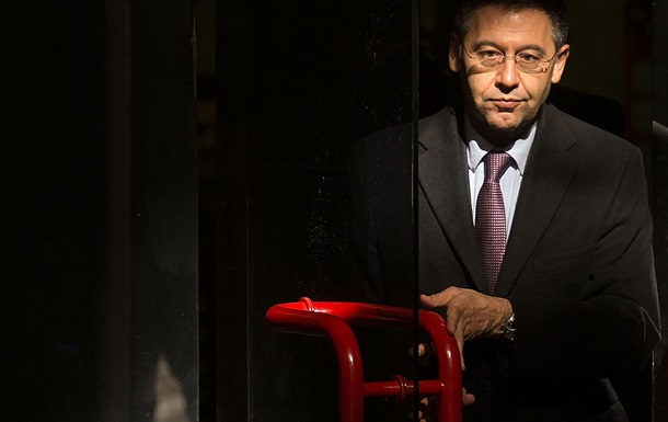 Полиция задержала экс-президента Барселоны Бартомеу