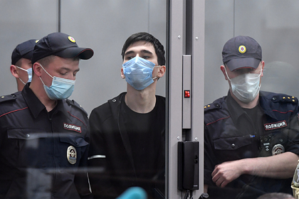 Ильназ Галявиев (в центре)