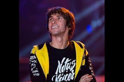 Данил (Dendi) Ишутин 